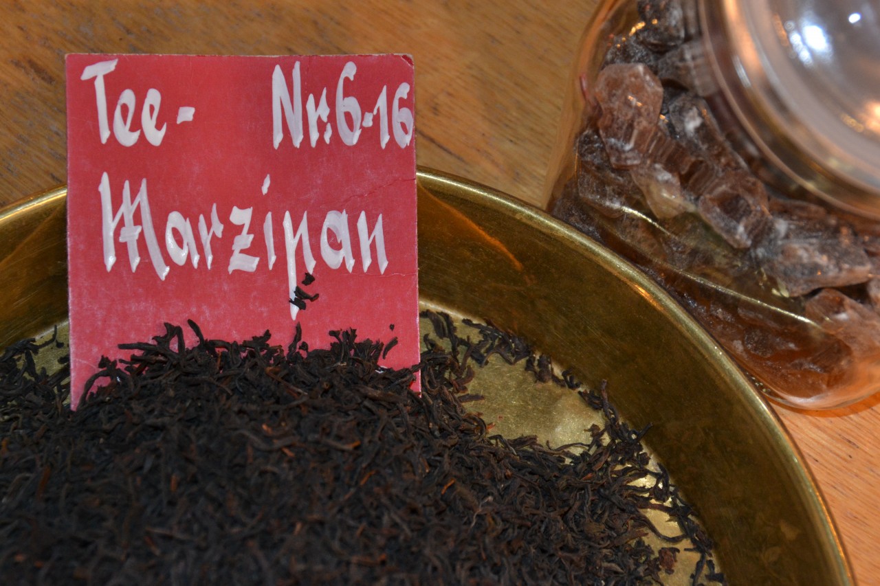 Schwarztee Marzipan
